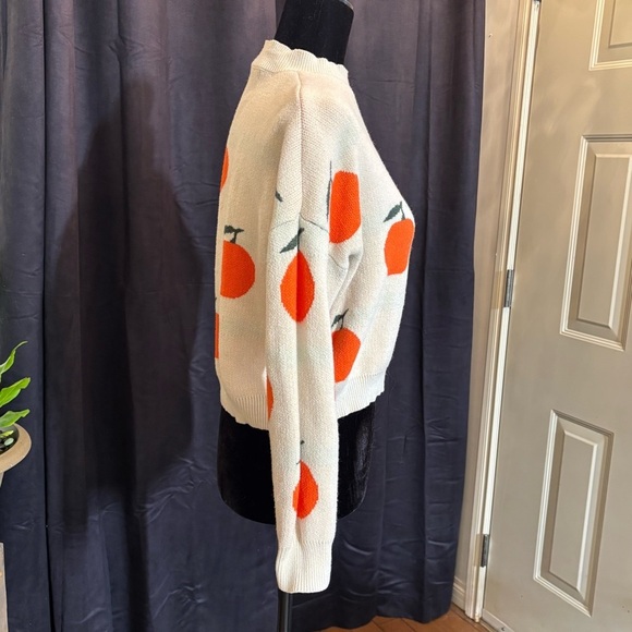Moon & Madison cropped oranges pattern sweater, ladies XS - Picture 2 of 9